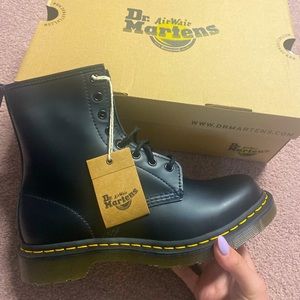 NWT 1460 W black doc martens